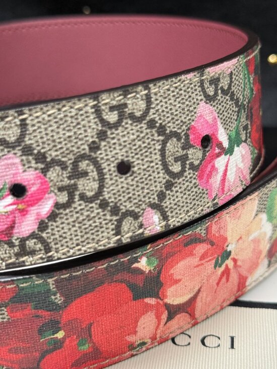 Gucci Women’s GG Gold Tone Buckle Supreme Canvas Blooms Belt Size 75\
